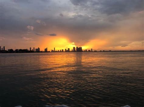 Miami: Private Sunset Boat Tour With Bottle Of Champagne