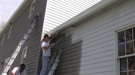 Aluminum Siding: 9 Pros, Cons, and Alternatives (2022)