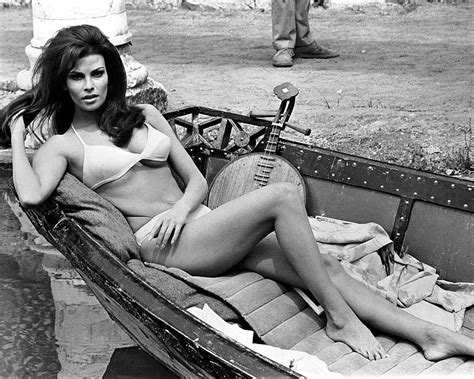 Raquel Welch dead: ‘Fantastic Voyage’ actress, ‘60s sex symbol dies at ...