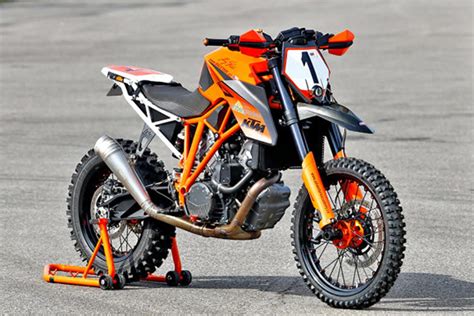 A KTM 1290 Super Duke R Dirt Bike?