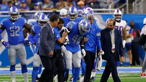 Detroit Lions' Jarrad Davis injures leg, carted off in preseason game