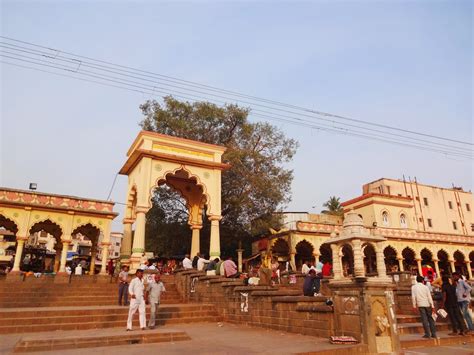 Shree Dnyaneshwar Maharaj Samadhi Mandir in Alandi, Maharshtra - Indian ...