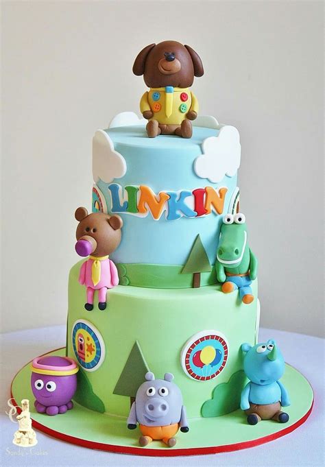 Hey Duggee themed birthday cake Toddler Birthday Cakes, Birthday Baking ...