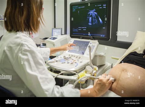 PREGNANT WOMAN, ULTRASOUND Stock Photo - Alamy