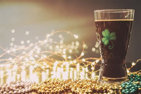 Slainté an Irish Toast’s Pronunciation, Meaning and Origins - Cheers