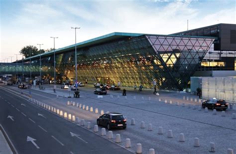 Kraków Airport: Już 3 mln pasażerów. Rok lepszy niż zakładano? - Rynek ...