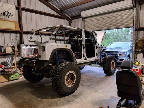 My buddy's lightly modded 2016 JKU : Wrangler