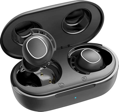 The 6 Best Wireless Earbuds for Small Ears 2021 - By Experts