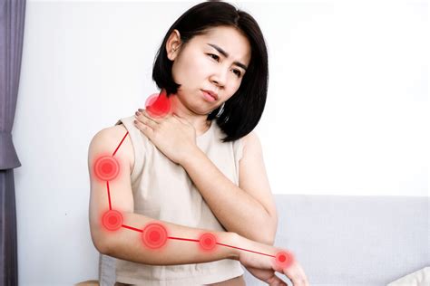 Navigating Nerve Pain: Identifying the Signs of a Pinched Nerve ...