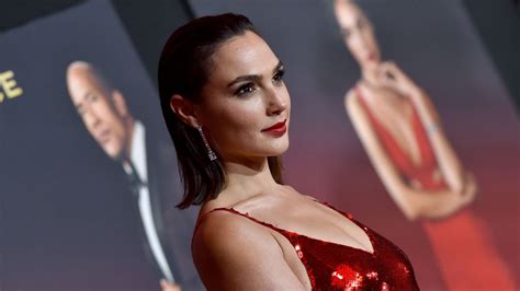 Gal Gadot leaves fans confused with unexpected promise over Wonder ...