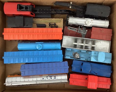 Lot - Fourteen assorted freight cars.