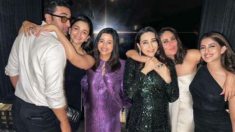 Alia Bhatt hugs Ranbir Kapoor in epic family pic from SRK's birthday ...