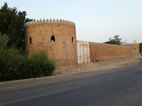 Maya's Tea Break: Sohar Fort & new Souq