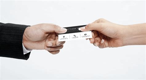 8 Business Card Etiquette Tips to Make a Top Impression - Gimmio