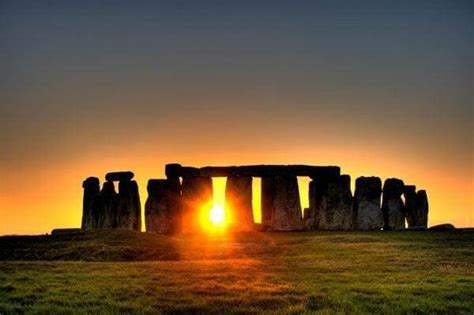 Lake Michigan Stonehenge: A Stunning Spectacle