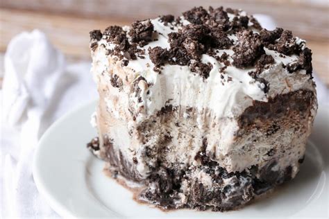 Oreo Ice Cream Cake {Just 5 Ingredients!} | Lil' Luna