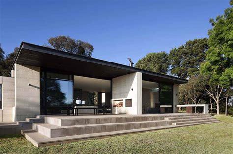 Rammed earth house in Australia becomes a visionary design