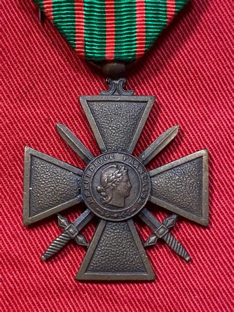 WW2 Fench Croix De Guerre Medal