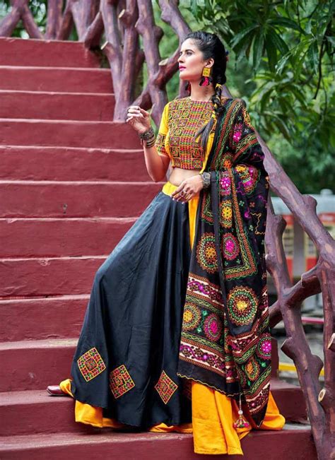 Ultimate Traditional Navratri Outfits Style Guide To Look Best