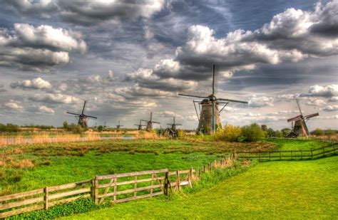 UNESCO World Heritage at Kinderdijk | Heavenly Holland