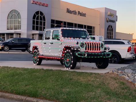 Jeep Wrangler Christmas Decorating Ideas