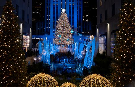 [PHOTOS] Rockefeller Centre Christmas tree shone brightly with the ...