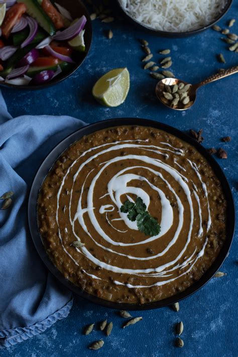 The Famous Indian Dal Makhani - Romandian Masala