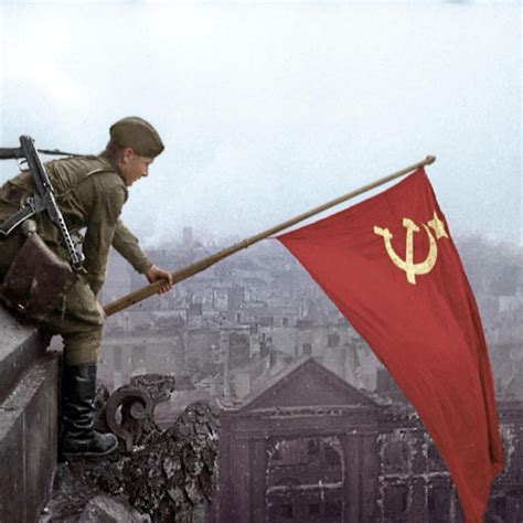 Setting the flag at the Reichstag on April 30 1945 [1000x660] : r ...