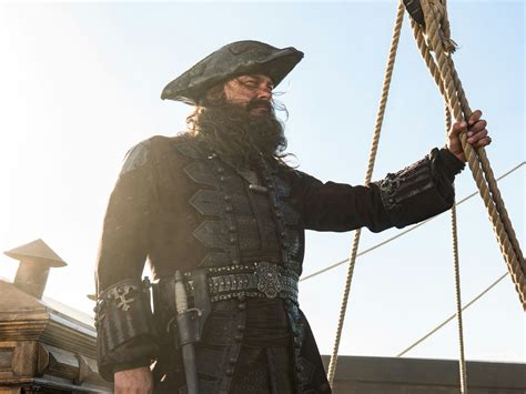 Black Sails creator's explain Blackbeard's keelhaul Season 4 Death ...