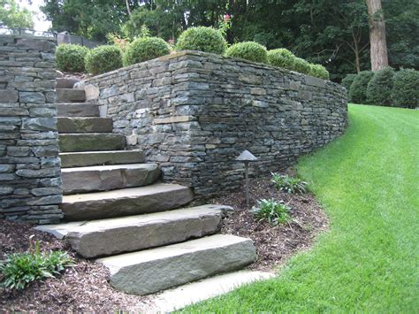 A natural stone retaining wall and steps | Island Hardscapes Ltd., Long ...