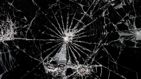 cracked desctop screen | Broken screen wallpaper, Broken glass ...