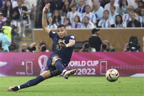 France's Kylian Mbappe wins World Cup Golden Boot with 8 goals in Qatar ...