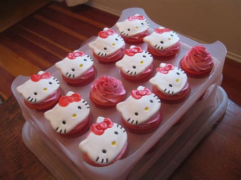 30 Cute Hello Kitty Cake Ideas and Designs - EchoMon