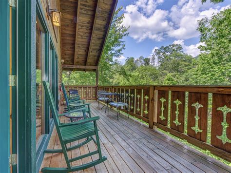 Bear Necessities Cabin in Gatlinburg w/ 1 BR (Sleeps8)