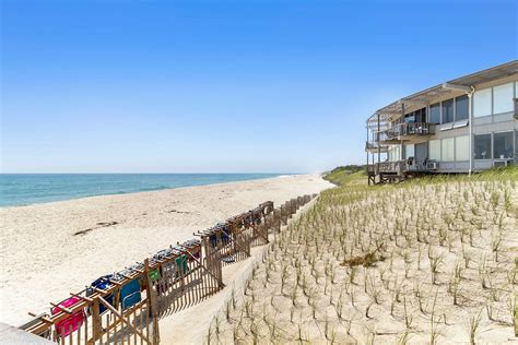 For just $399K, an oceanfront one-bedroom in East Quogue | 6sqft