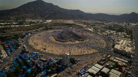 Sebelum Khutbah Arafah, Jemaah Haji Sempatkan ke Jabal Rahmah - tvMu ...