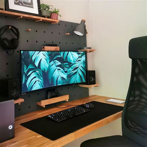 20+ Minimalist Gaming Setups & Battlestation Ideas