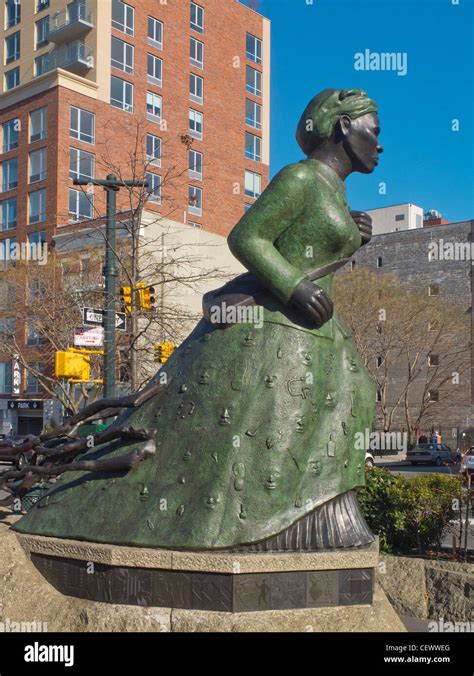 Statue Harriet Tubman à Harlem New York City Photo Stock - Alamy