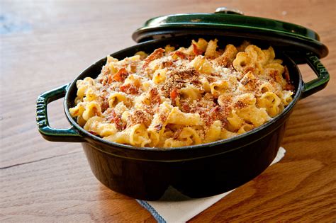 Caramelized Onion And Prosciutto Macaroni and Cheese Recipe - Food Republic