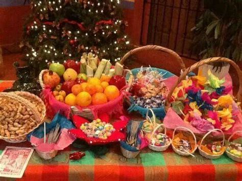 Pin by Guadalupe Cadena on Mesas de dulces | Mexican christmas ...