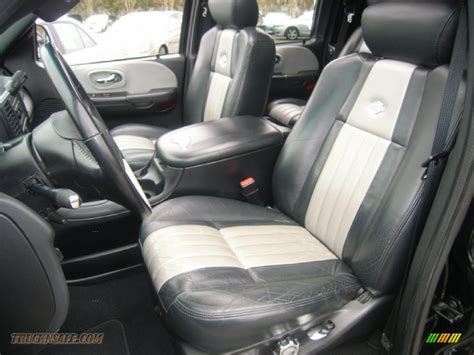 2003 Harley Davidson F150 Interior