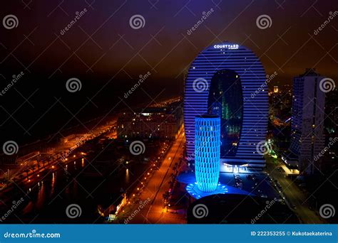 Paisaje Urbano Nocturno De Batumi. Arquitectura Moderna En Las Luces De ...