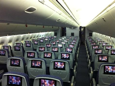 United Airlines' New 767-400 Economy and Business Class Seating - Live ...