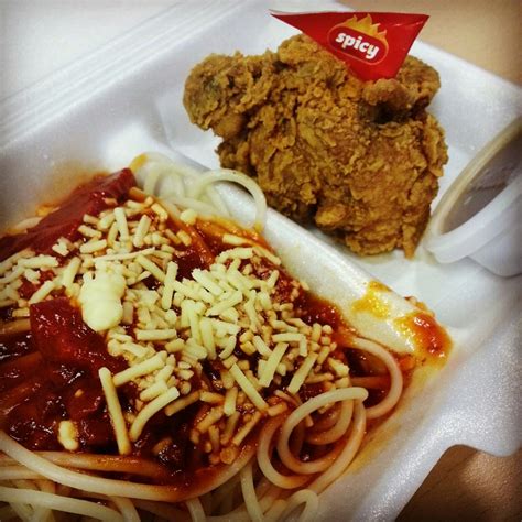 Jollibee Spaghetti and Chickenjoy :D | Food recipies, Foodie, Food