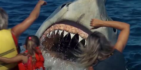 Jaws: The Revenge Contains One Of The Franchise's Most Terrifying Scenes