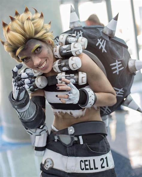 Now That’s Good Junkrat [Cosplay] | Overwatch cosplay, Everyday cosplay ...