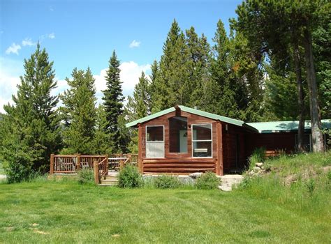 15 Cozy Cabins In Idaho You Must Visit - Follow Me Away