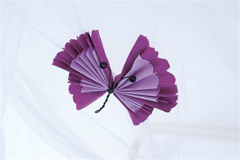 Butterfly Pom Pom · Extract from Paper Pom Poms by Paula Pascual · How ...