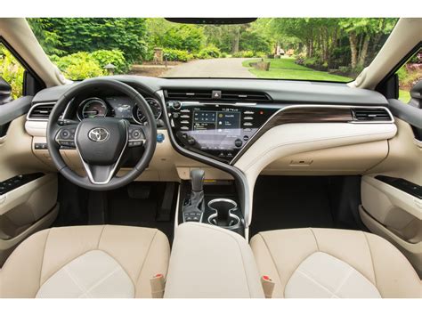 2020 Toyota Camry Hybrid Pictures: | U.S. News