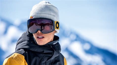 Finding the right size ski goggles | INTERSPORT Rent